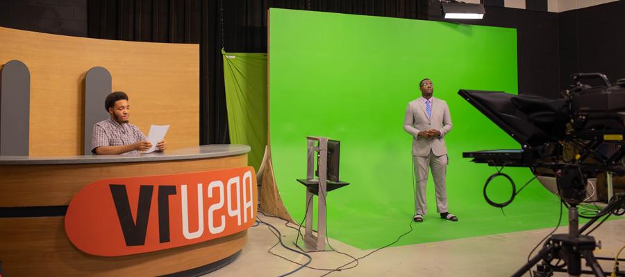 Students on the 365bet TV Set